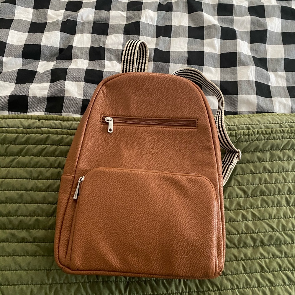 Thirty one 31 camel backpack.